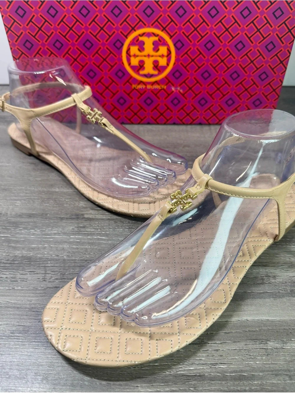 Tory Burch Marion Quilted Nude Beige Logo T-Strap Sandals size 8.5 IMMACULATE